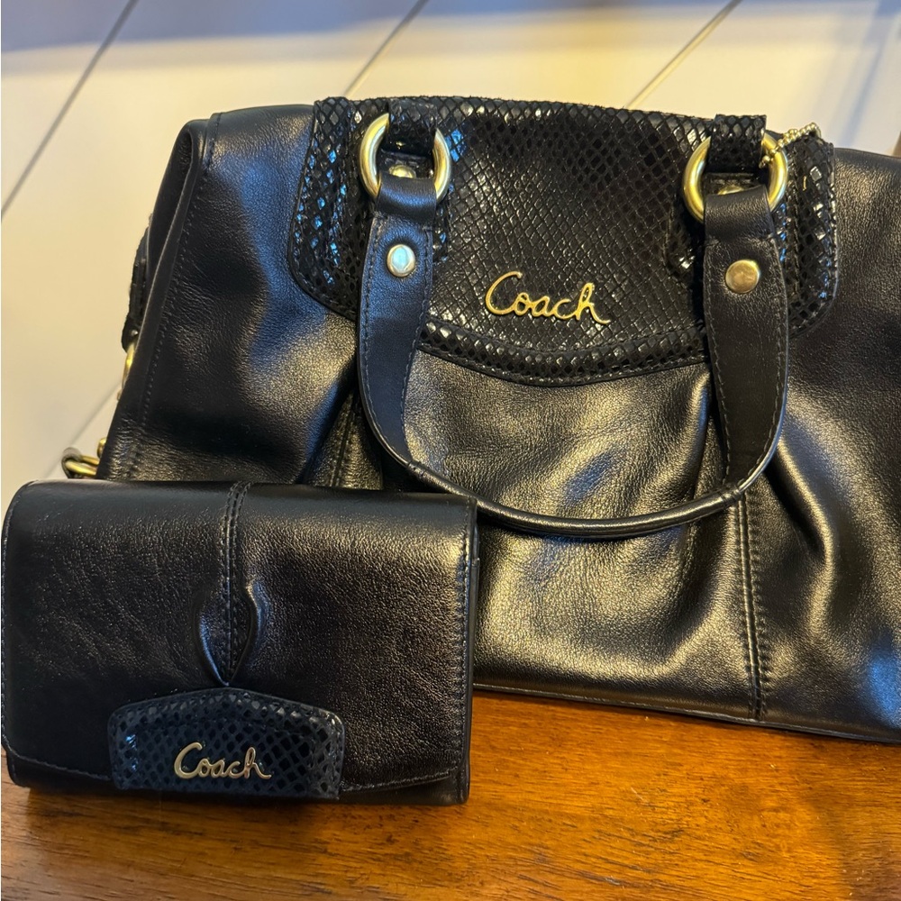 New Coach Ashley Leather Satchel with Matching Wallet (2012)